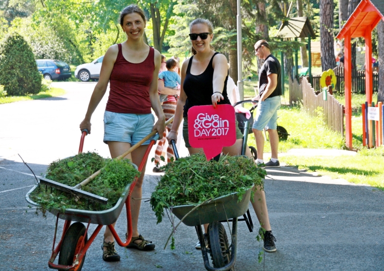 Na Give & Gain Day pomáhalo přes 1 200 dobrovolníků