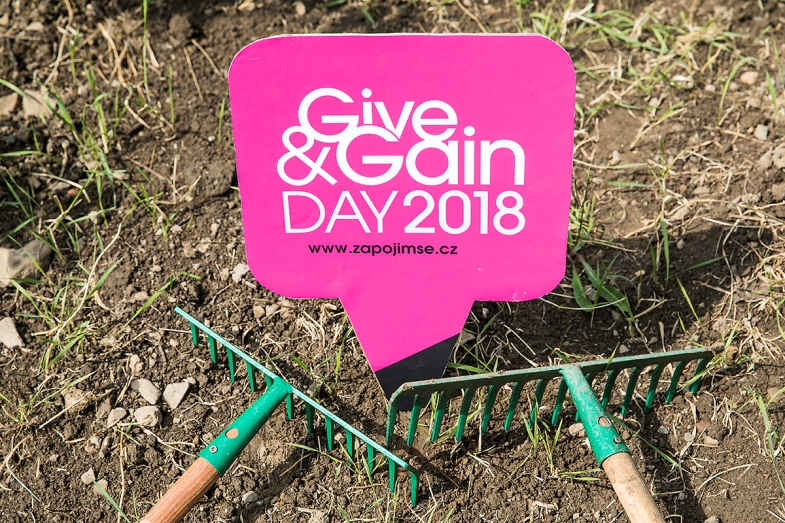 FIremní dobrovolníci odpracovali v rámci Give&Gain Day přes 5000 hodin